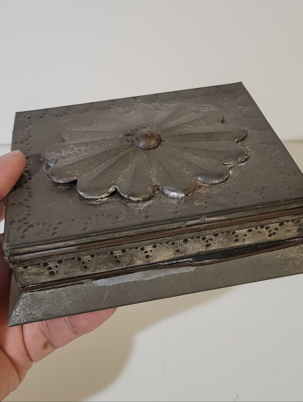 Vtg Silver Metal Hinged Trinket Box w/3D Flower and punched design